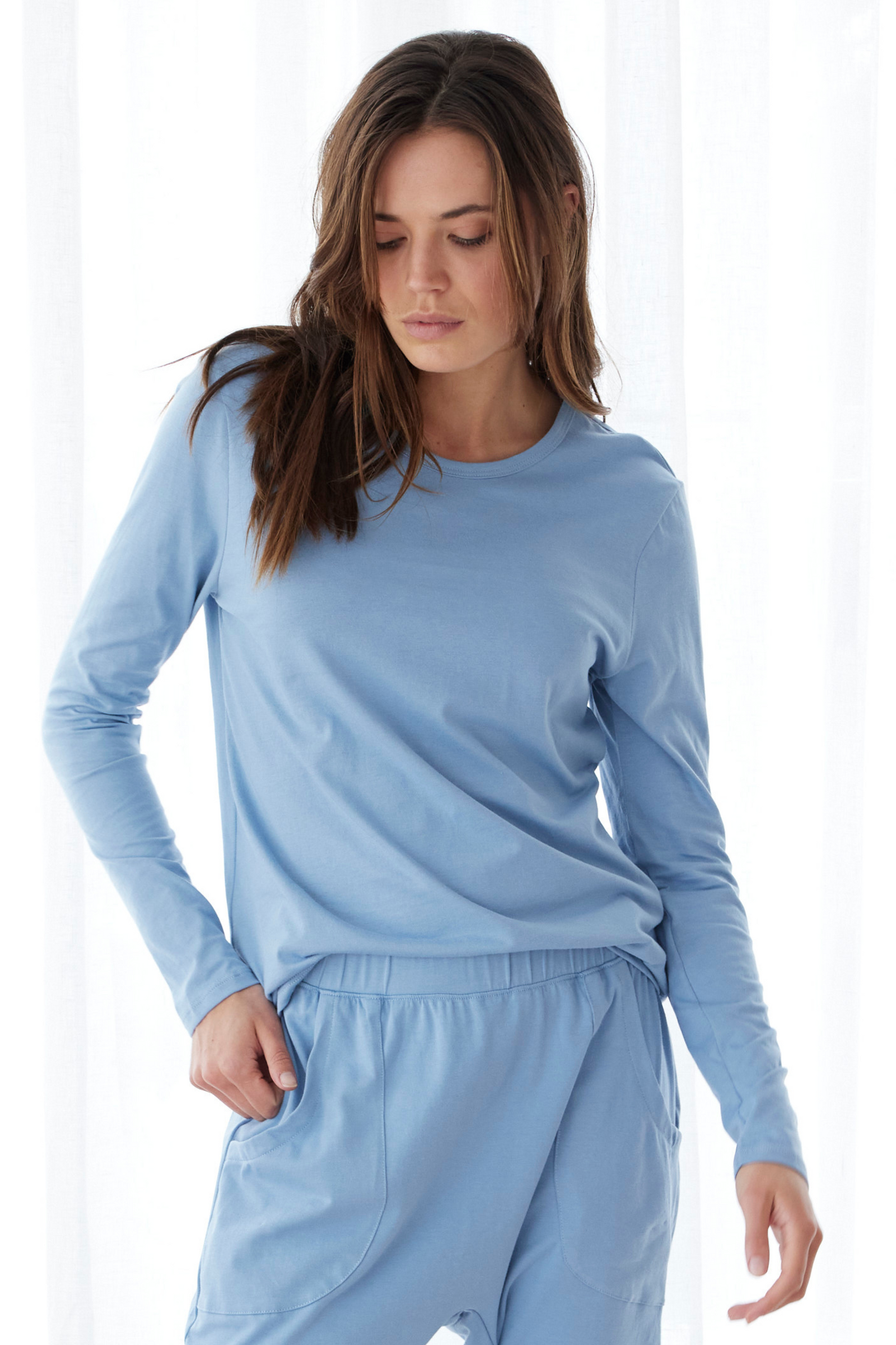 Crew neck long sleeve tee